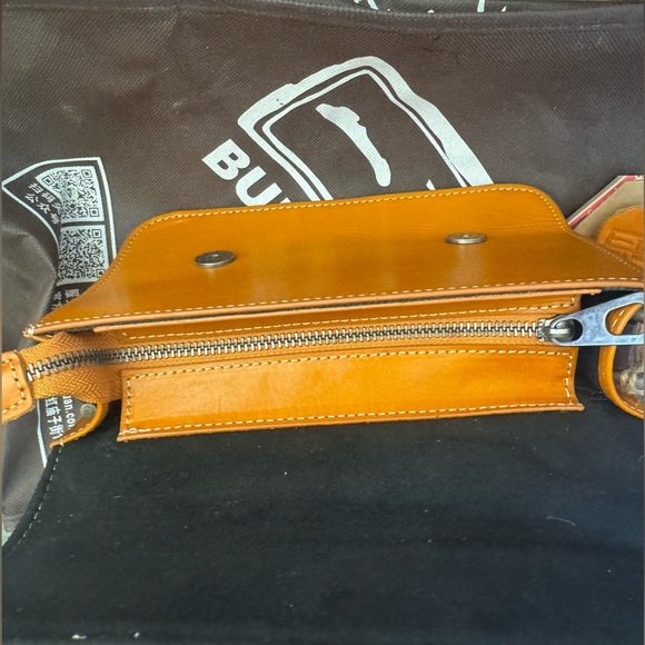 Stylish Tan and Brown Leather Satchel🤎neutral,very versatile,comes w/duster bag🌎 - Picture 10 of 16